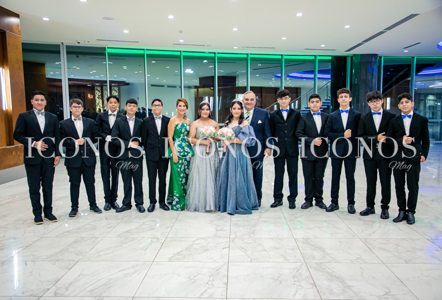 Quince años Evelyn y Geraldina Regalado Fernández