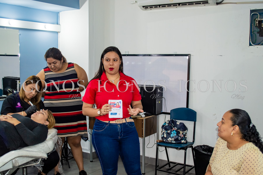 Kimberly Mejía encargada departamento de empleo Washington Academy