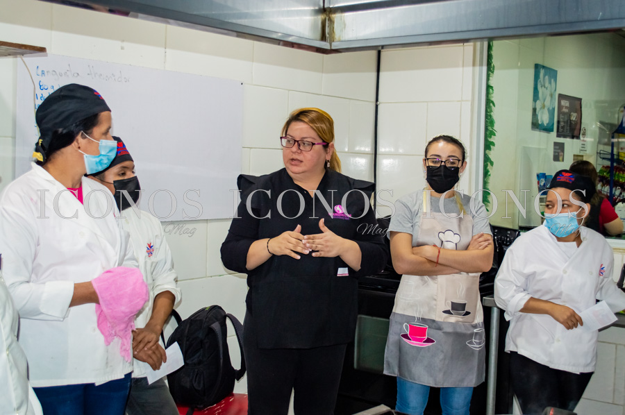 Kimberly Mejía encargada departamento de empleo Washington Academy