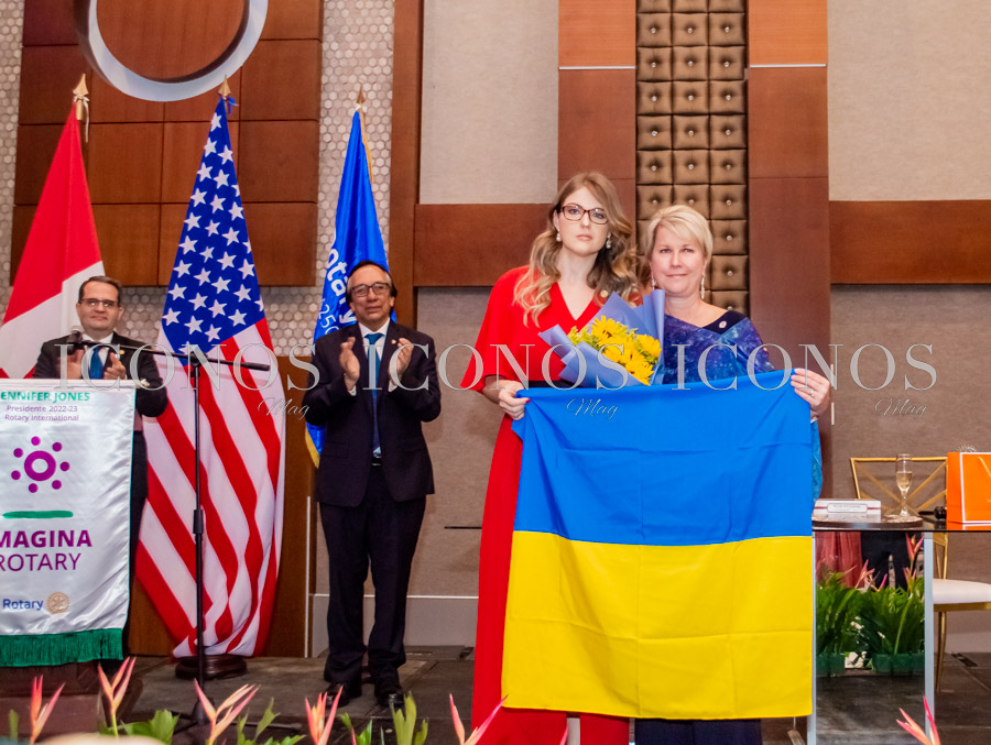 Noche de gala Jennifer Jones presidenta de Rotary Internacional