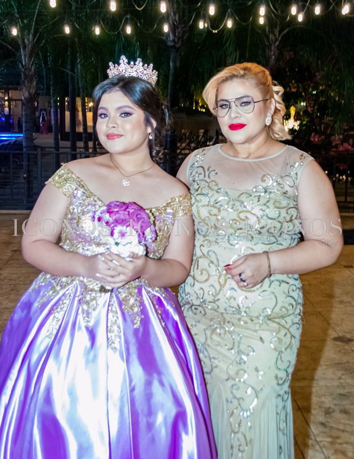 La linda quinceañera Génesis Alessandra Paz Cordero