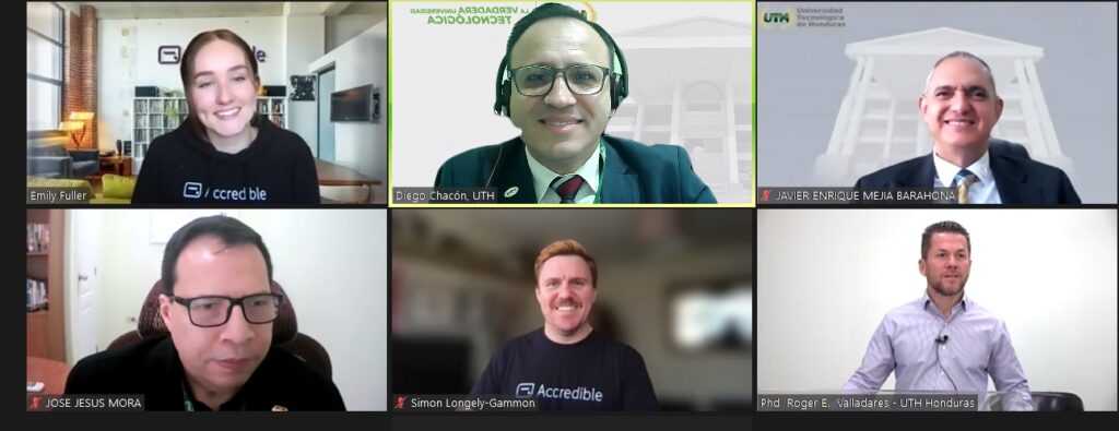 UTH vinculación con Accredible