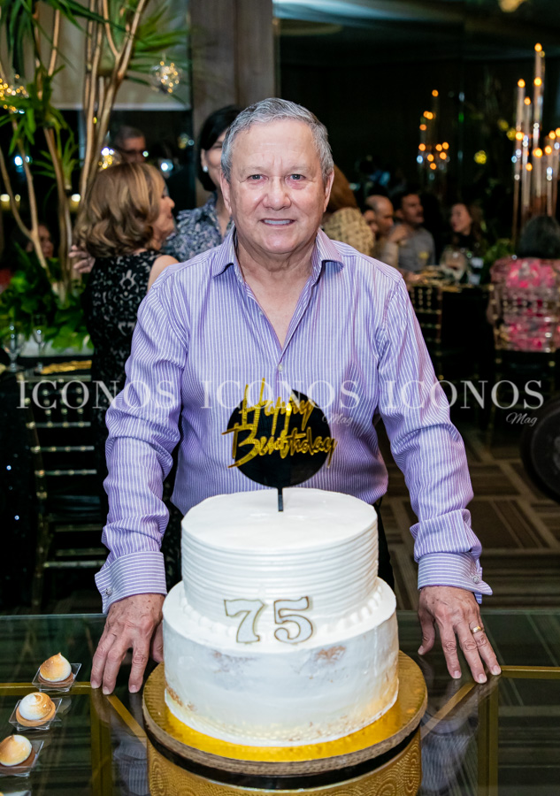 Los 75 años de Óscar Galeano cumpleaños San Pedro Sula Honduras