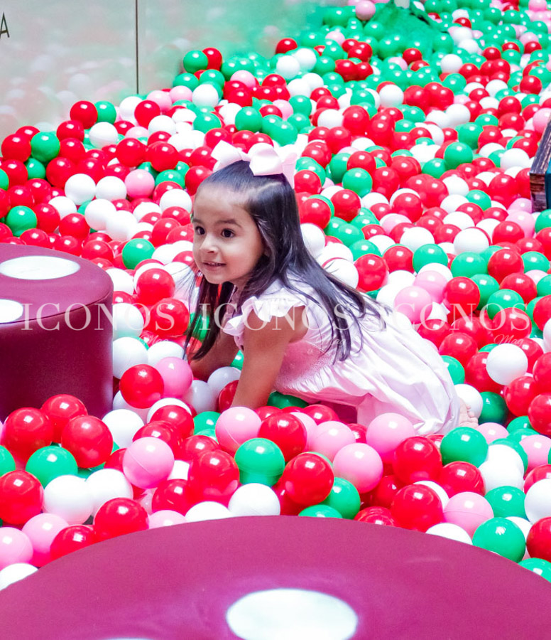 Easter In Wonderland by Mall Multiplaza Tegucigalpa