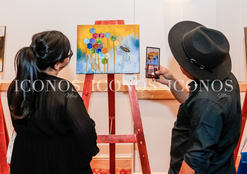 Exposición El color de la esperanza artista Adamargara
