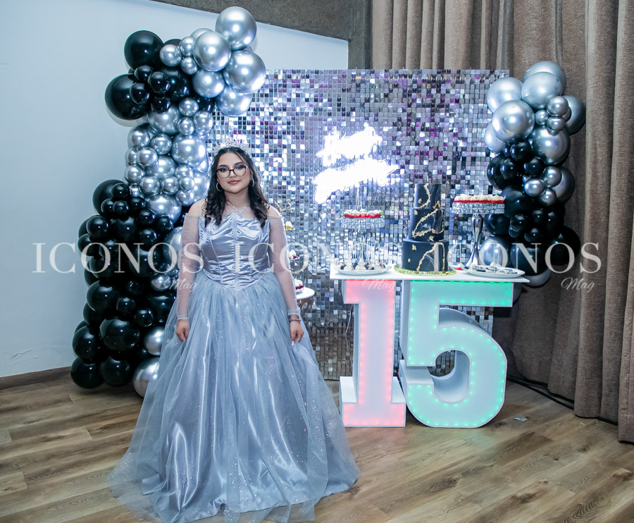Quince años María José Pérez Bográn