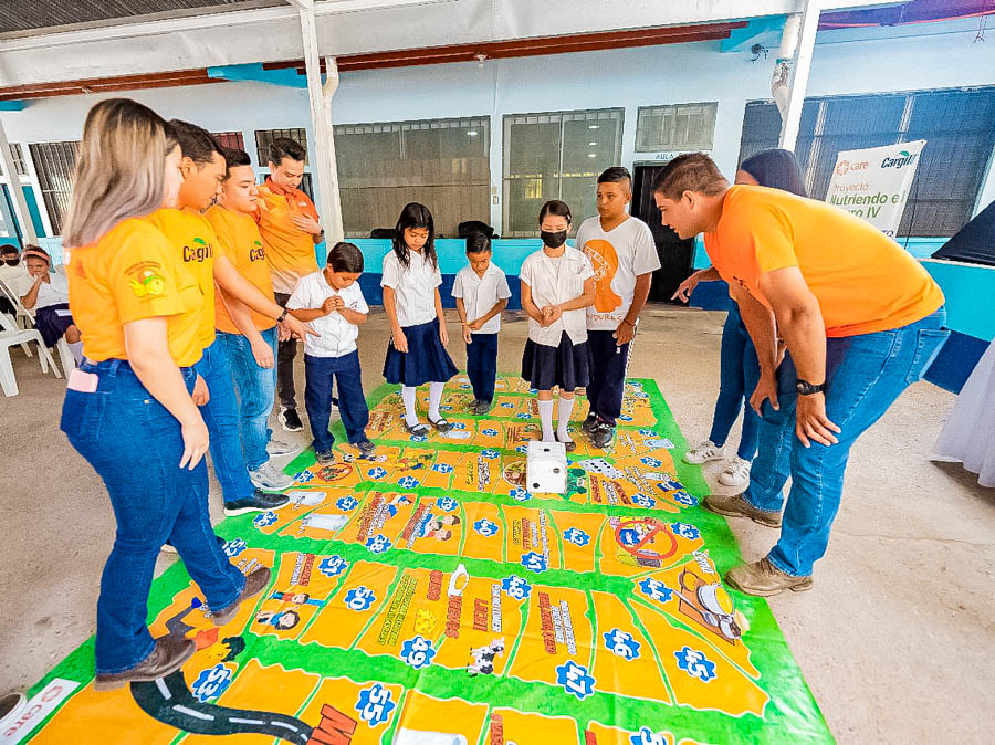 Cargill Honduras entrega materiales escolares