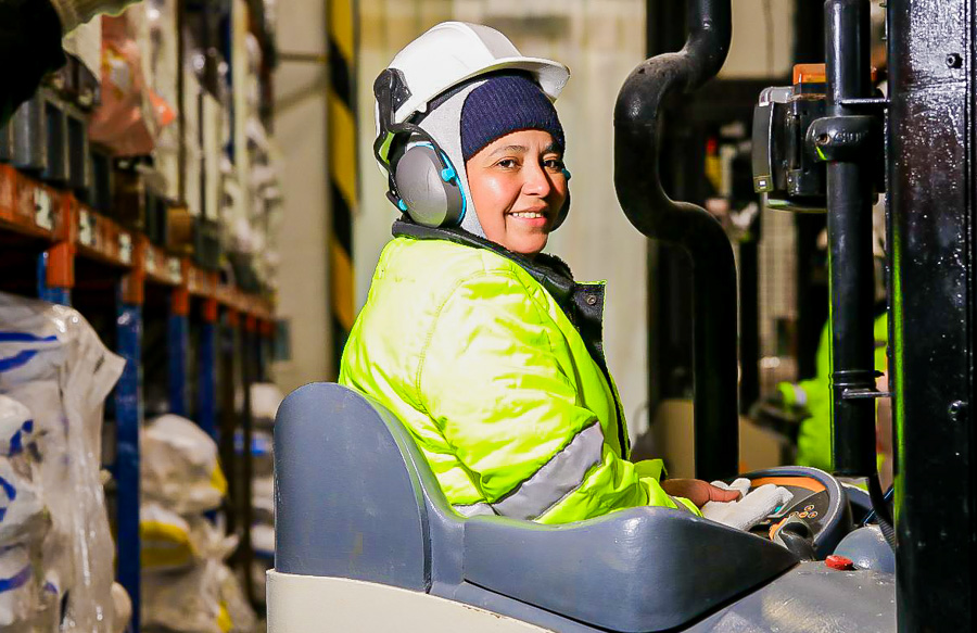 Dunia Aguilar operadora de montacargas de Cargill Honduras