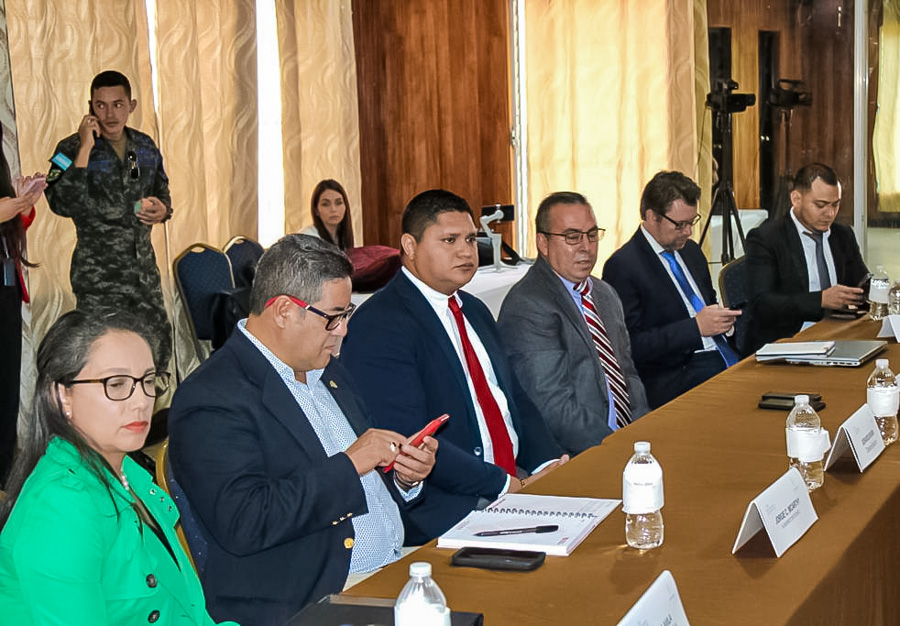 Autoridades de Palmerola entregan documentación a la AHAC