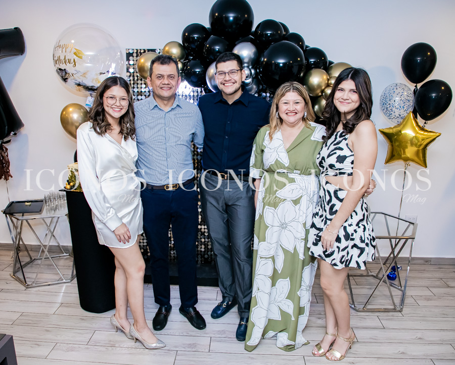 El cumpleaños y graduación de Omar Alejandro Díaz Cálix