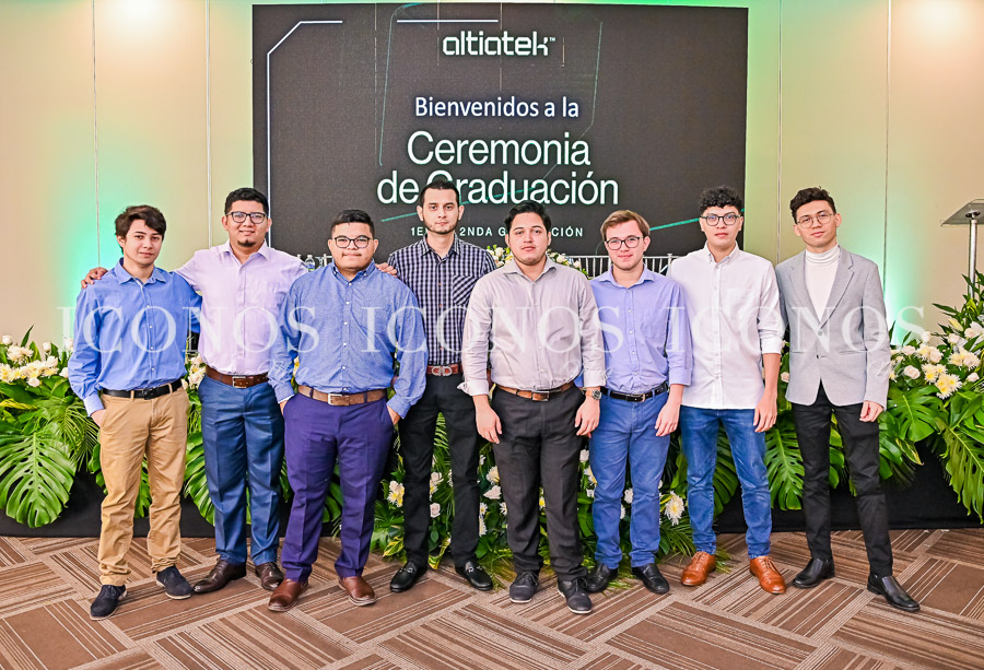 Doble graduacion AltiaTek by GK Global (1)