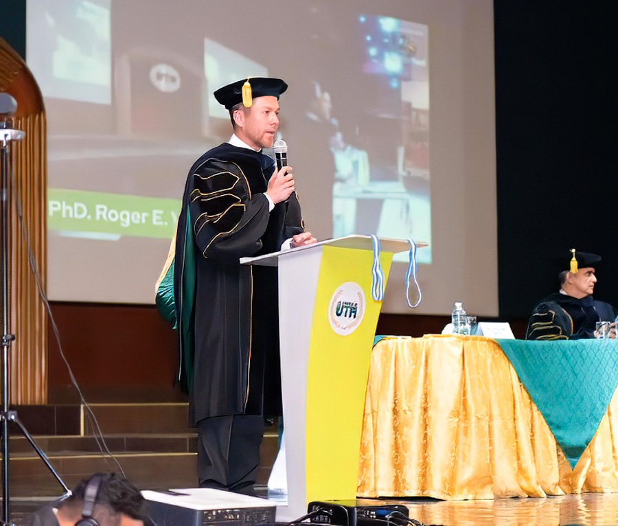 La 16 graduación by UTH campus Siguatepeque