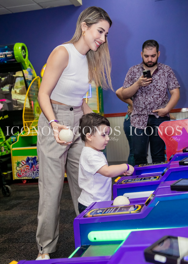 Multiplaza San Pedro Sula y Chuck E Cheese's