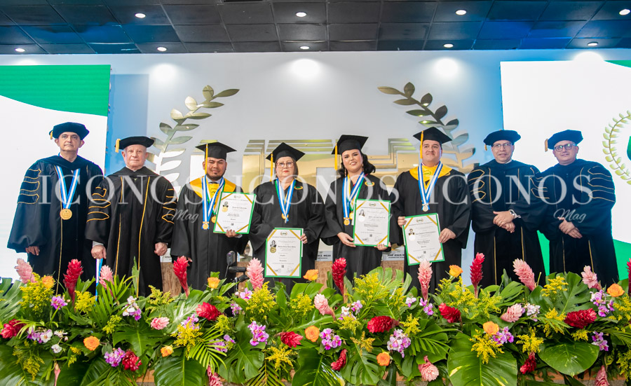 La 51 graduación 2023 by UTH Honduras campus San Pedro Sula