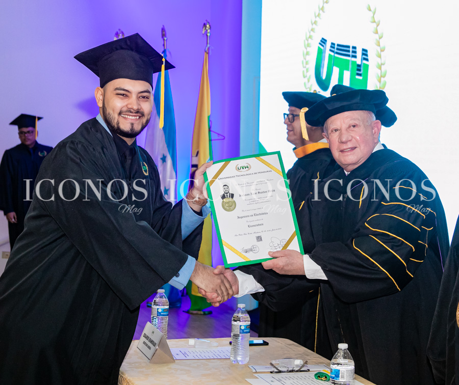 La 51 graduación 2023 by UTH Honduras campus San Pedro Sula