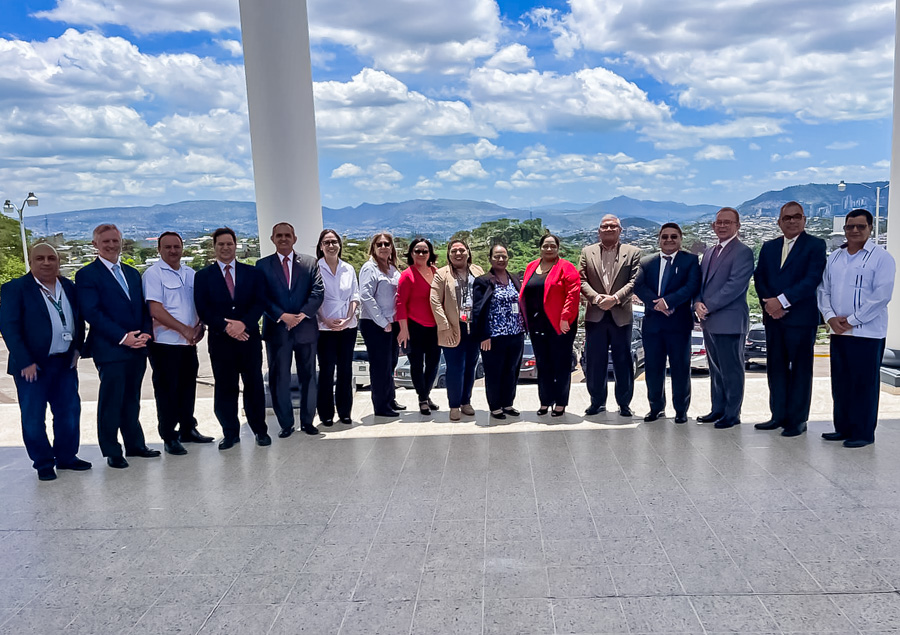 Rector UTH Honduras reelecto presidente Anuprih