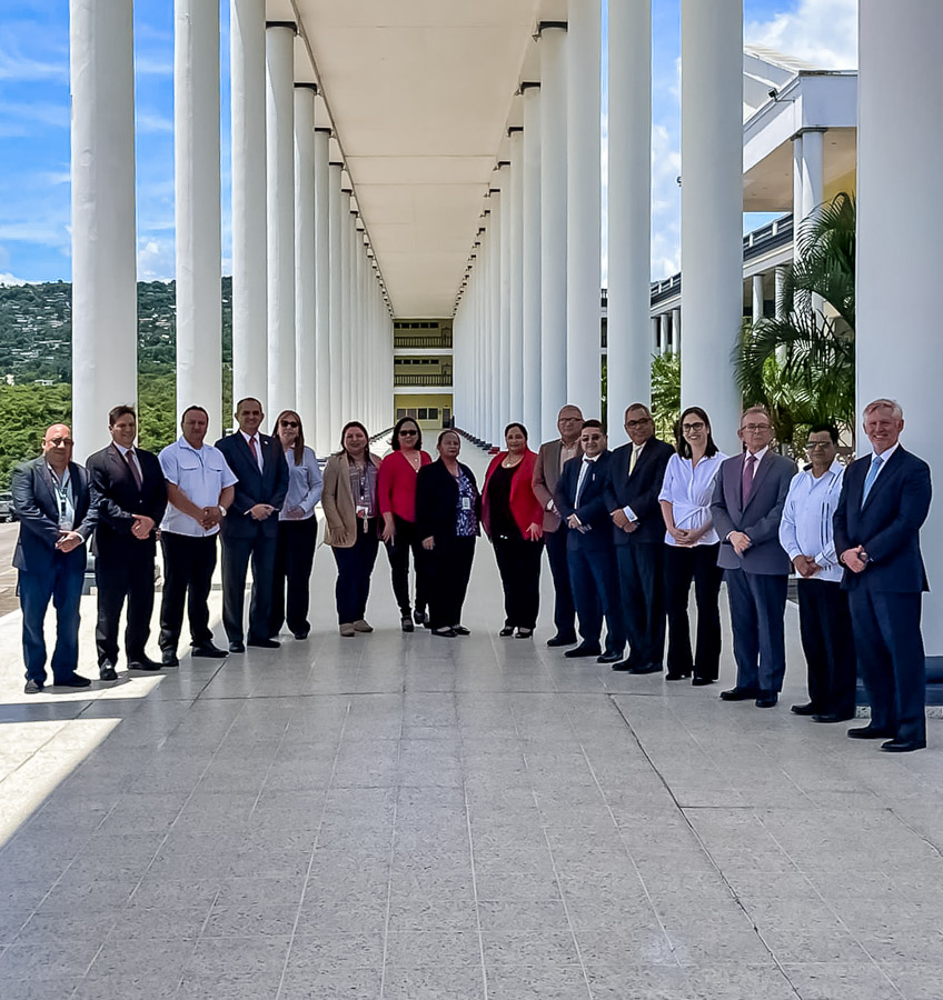 Rector UTH Honduras reelecto presidente Anuprih