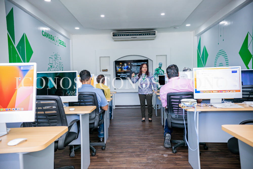 Taller de implementación IA para periodismo disruptivo by UTH Honduras