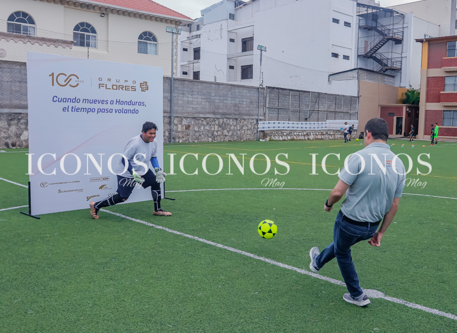 Copa Centenario Jugando Por la Educación by Grupo Flores