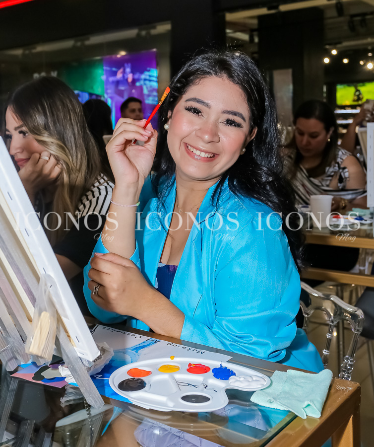 Cócteles y canvas 2023 en Mall Multiplaza Tegucigalpa