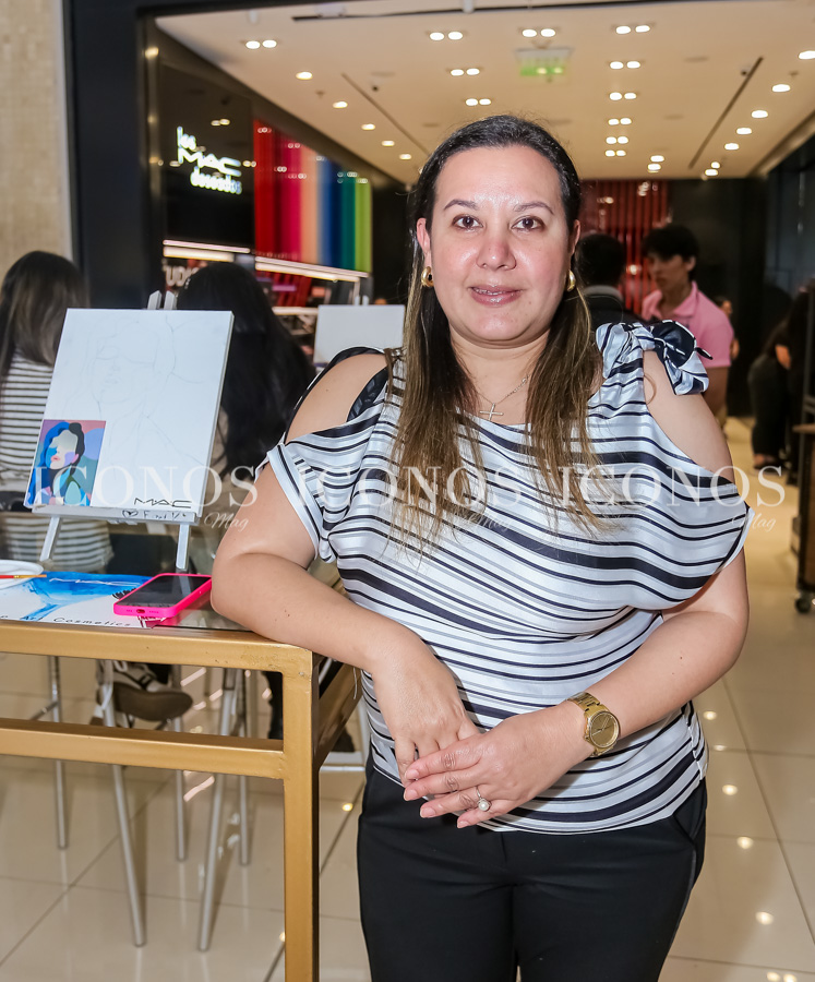 Cócteles y canvas 2023 en Mall Multiplaza Tegucigalpa