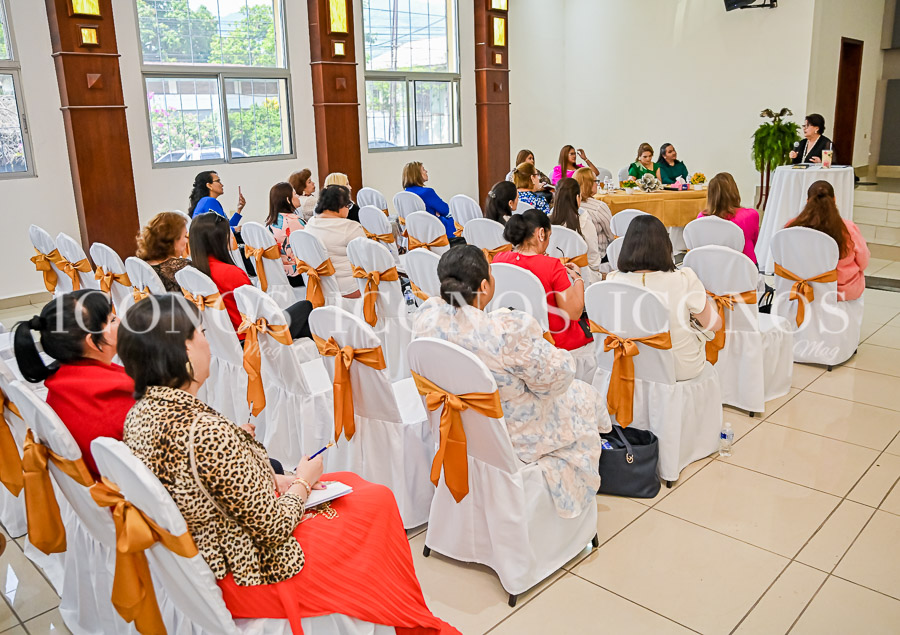 Conferencia de pastoras del Valle de Sula en UCENM Honduras