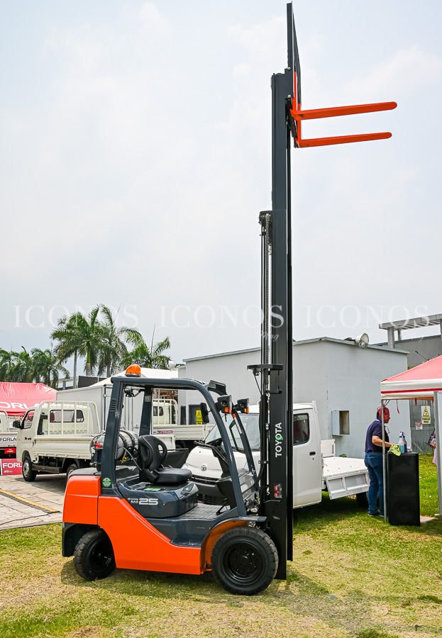 Montacargas Toyota 2023 (7)