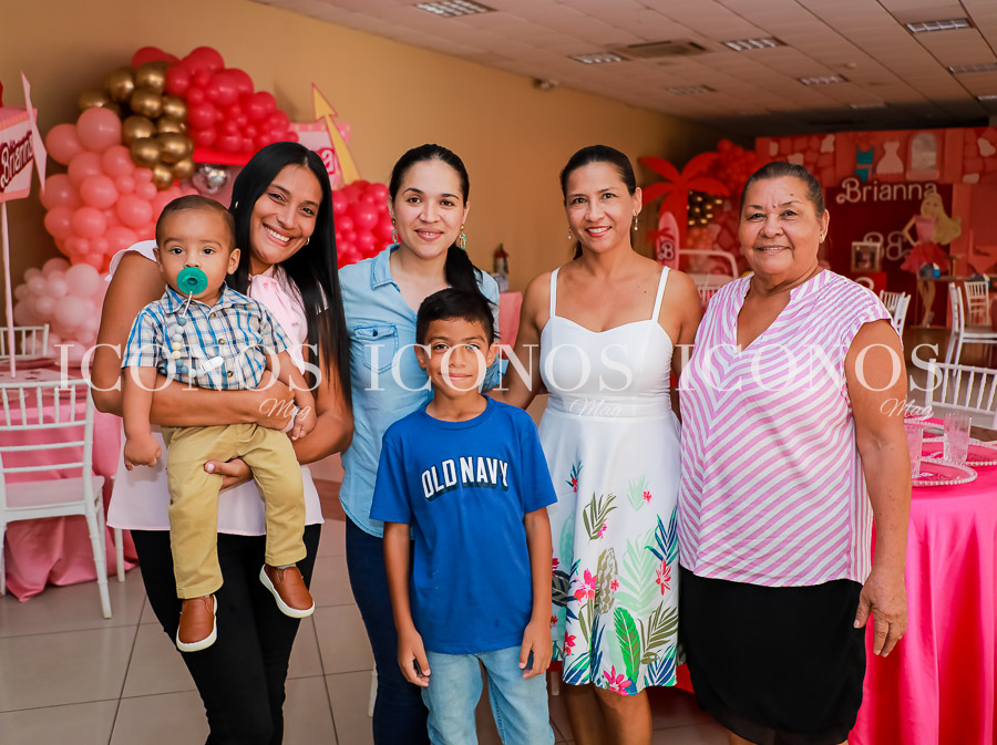Piñata y cumpleaños de Brianna Lucía Beckeles Brocato 1