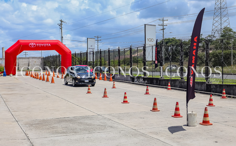 Seguridad vial y demostración práctica de Grupo Flores en Tegucigalpa