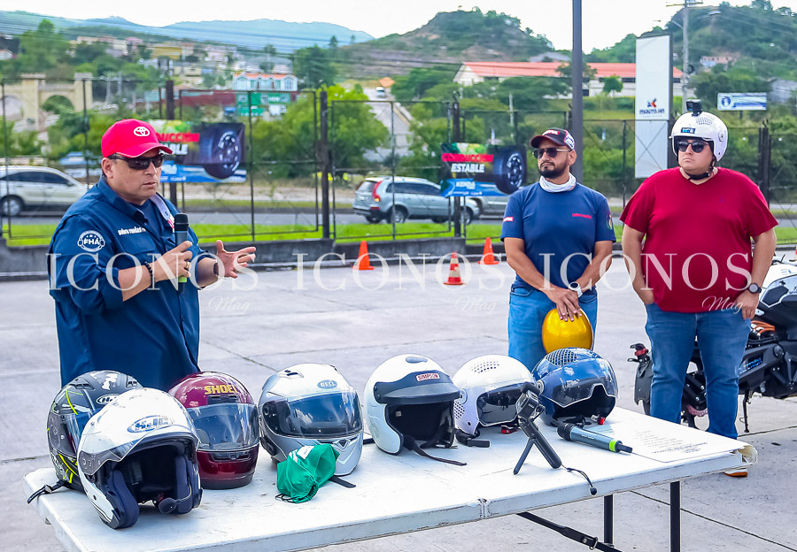 Seguridad vial y demostración práctica de Grupo Flores en Tegucigalpa