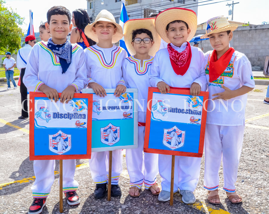 Desfile patrio escuela bilingüe Happy Summer UTH campus Tegucigalpa