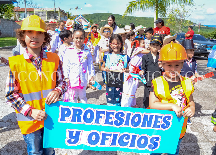Desfile patrio escuela bilingüe Happy Summer UTH campus Tegucigalpa