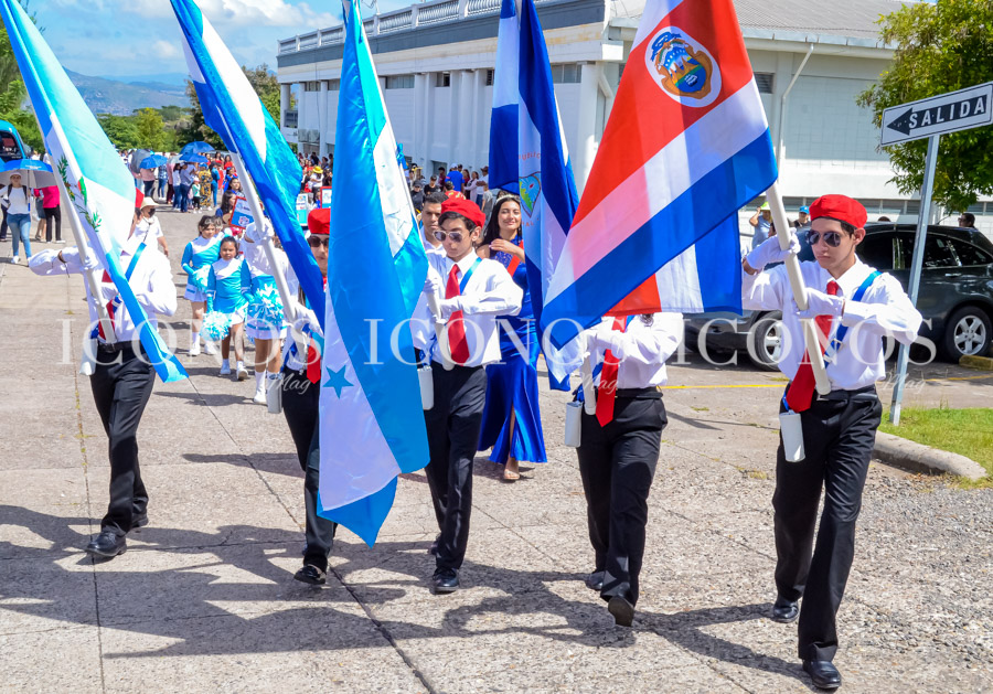 Desfile patrio escuela bilingüe Happy Summer UTH campus Tegucigalpa
