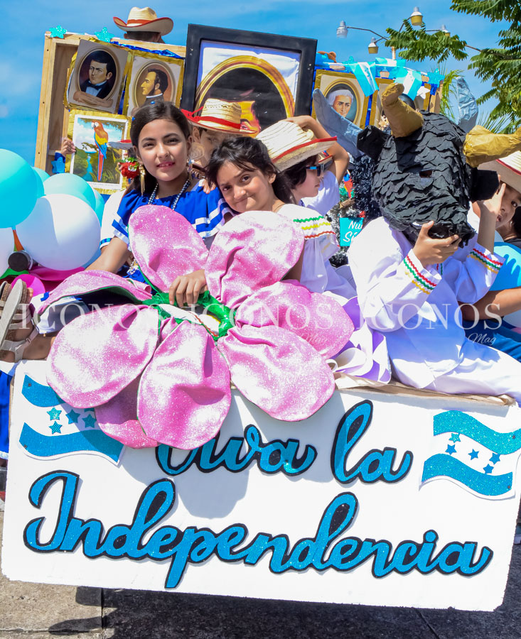 Desfile patrio escuela bilingüe Happy Summer UTH campus Tegucigalpa