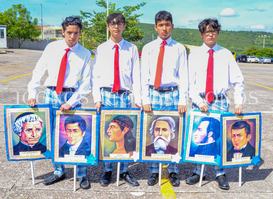 Desfile patrio escuela bilingüe Happy Summer UTH campus Tegucigalpa