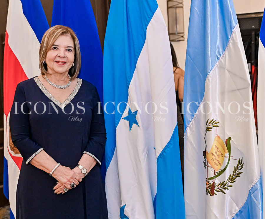 Doctorado Honoris Causa en Educación 2023 by UPH Honduras 1