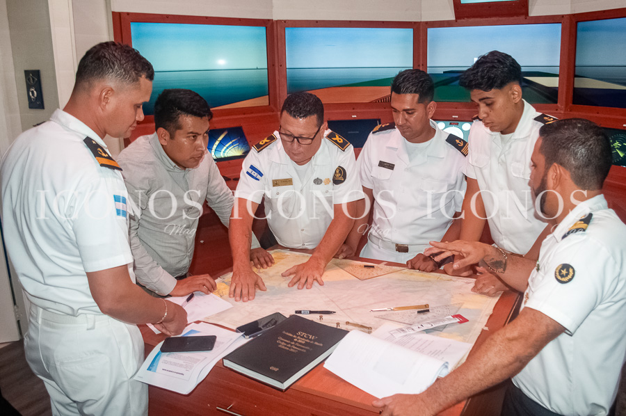 Primera defensa profesional de navegación y control marítimo by UCENM