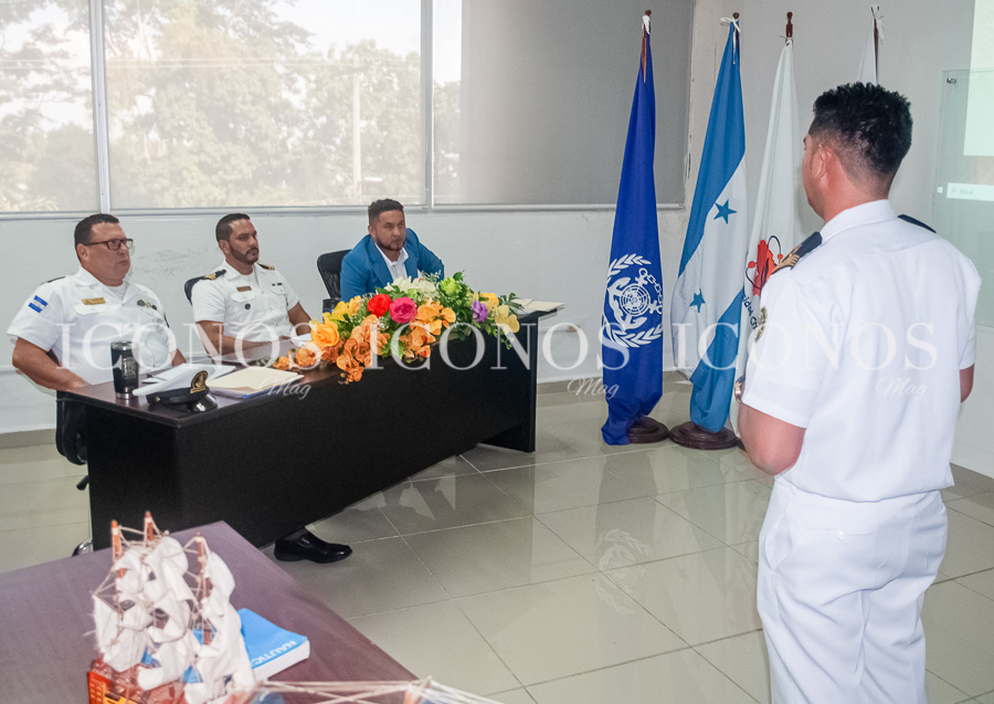 Primera defensa profesional de navegación y control marítimo by UCENM