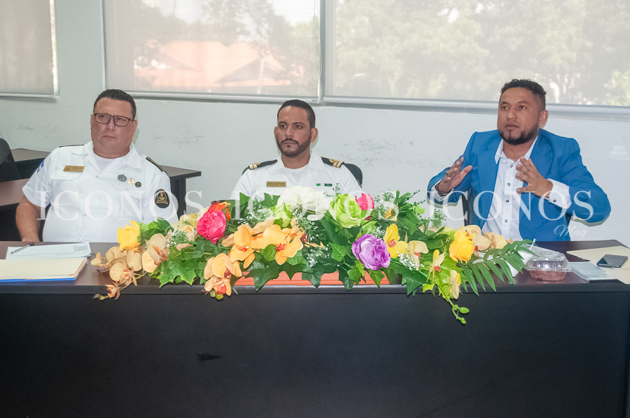 Primera defensa profesional de navegación y control marítimo by UCENM