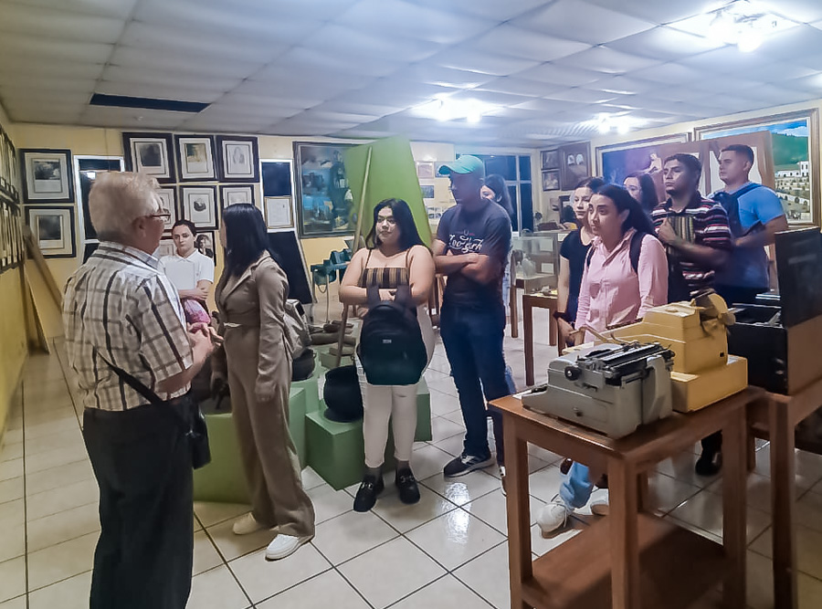 Visita museo de historia by UCENM Santa Bárbara