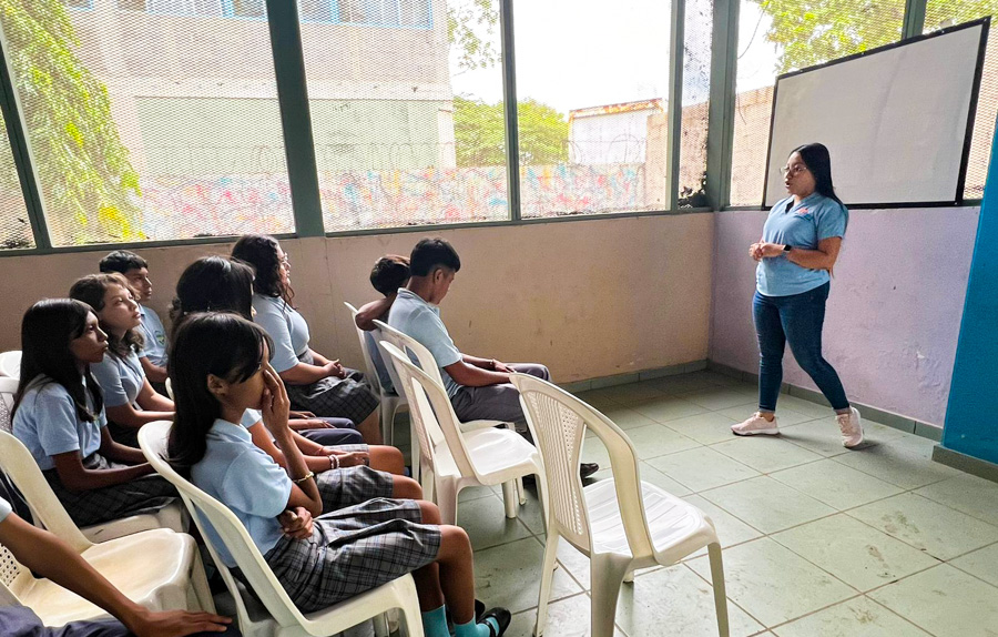 Charlas salud emocional by UCENM San Pedro Sula