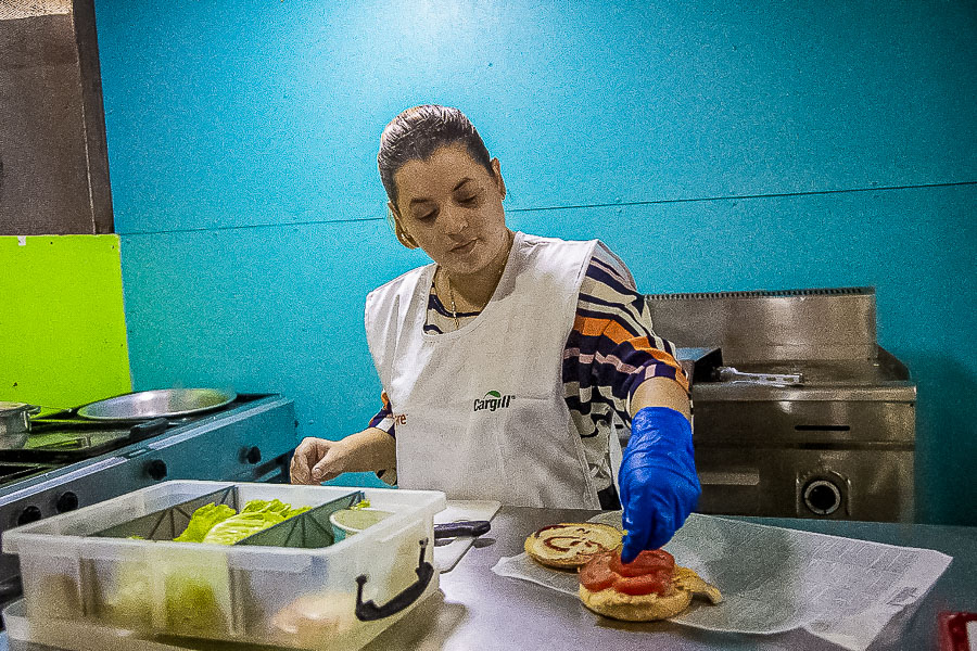 Elisa Alvarado hace crecer su negocio con Cargill Honduras y CARE Internacional