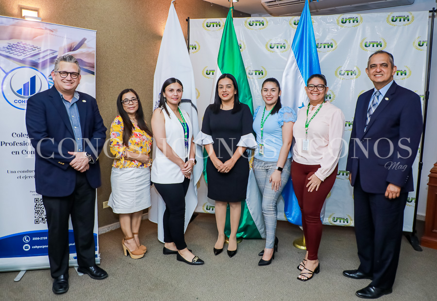 Firma convenio Colegio de Contaduría Pública y UTH Honduras (9)