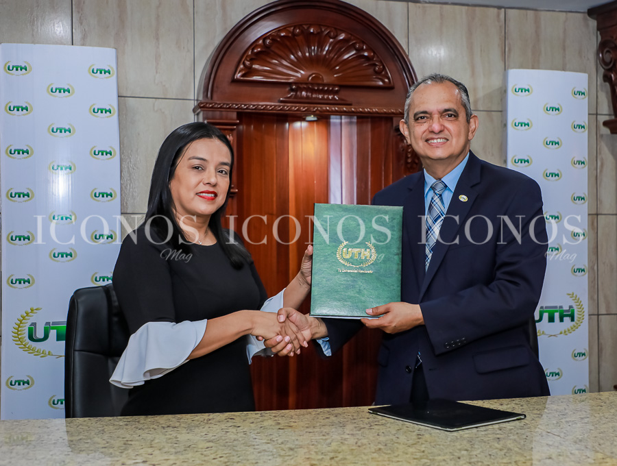 Firma convenio Colegio de Contaduría Pública y UTH Honduras (9)