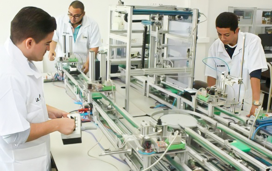 Programa becas Reach 2023 UTH Honduras