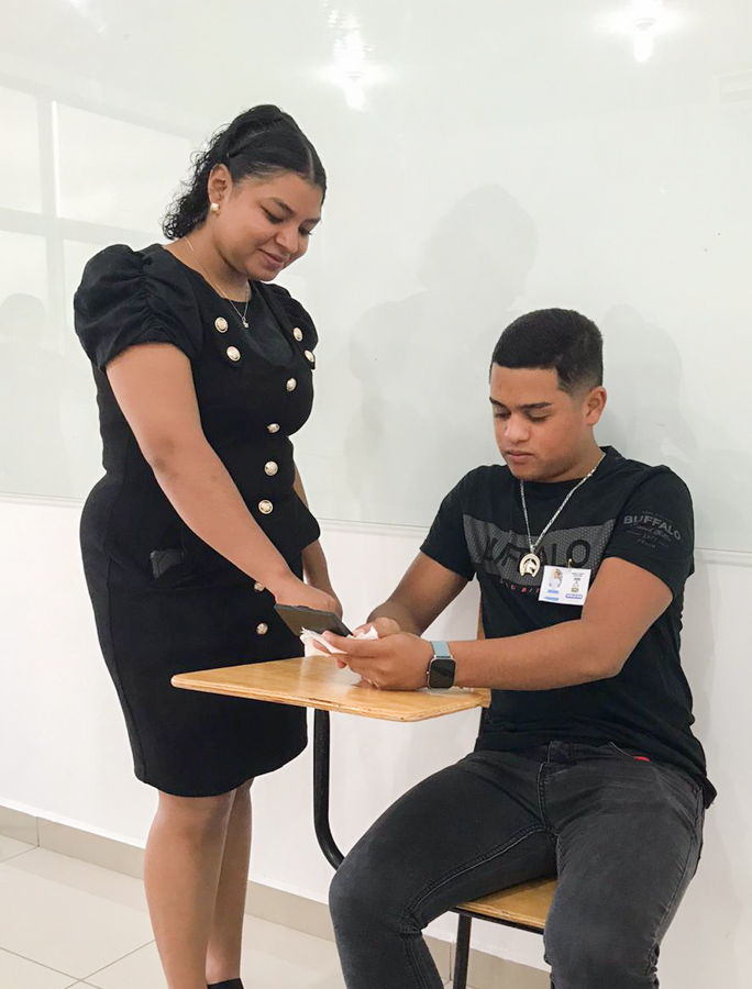 Actividades ciencias políticas by UCENM Honduras