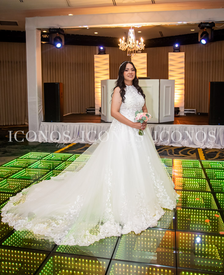 Boda Raiza Flores y Pedro Menjívar