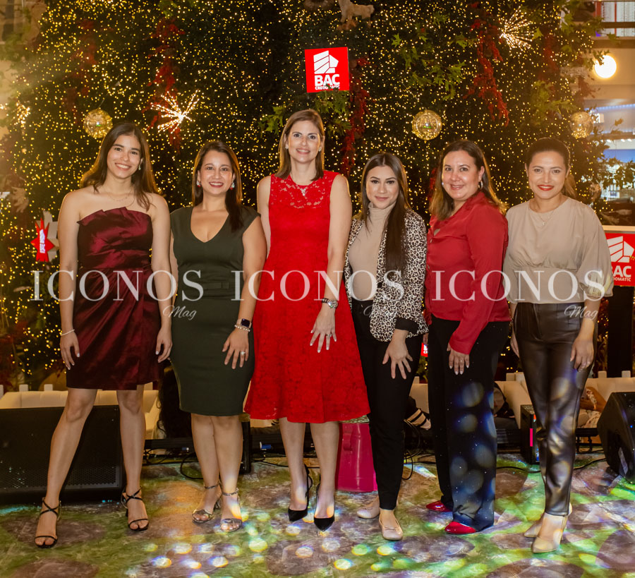 Encendida árbol de Navidad 2023 by Mall Multiplaza y Bac Honduras