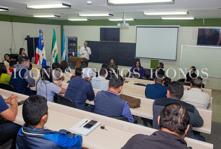 La mujer y su lucha por sus derechos y reivindicaciones by UTH Honduras (1)