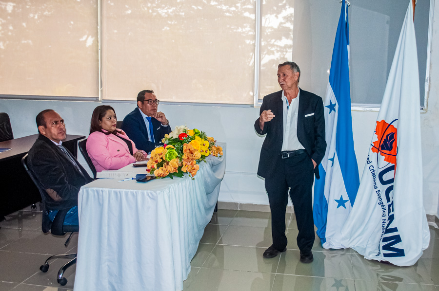 Defensa tesis profesional by UCENM Honduras